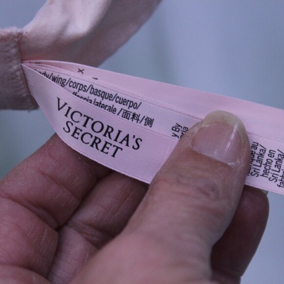 Victoria's Secret Blush Bra - Picture 3 of 9